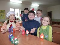 Учащиеся воскресной школы делают пасхальные подарки  2012